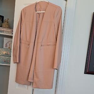 Tan Trench Coat with Streamlined Silhouette and Mid-Thigh Length